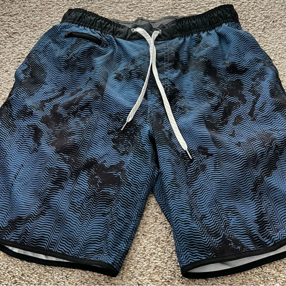 Vuori Blue Shorts with Light Blue Wave Print Size Medium